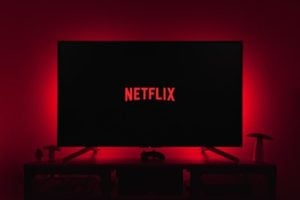 The Rise of Streaming Platforms: How Netflix Revolutionized the Way We Watch Movies Online